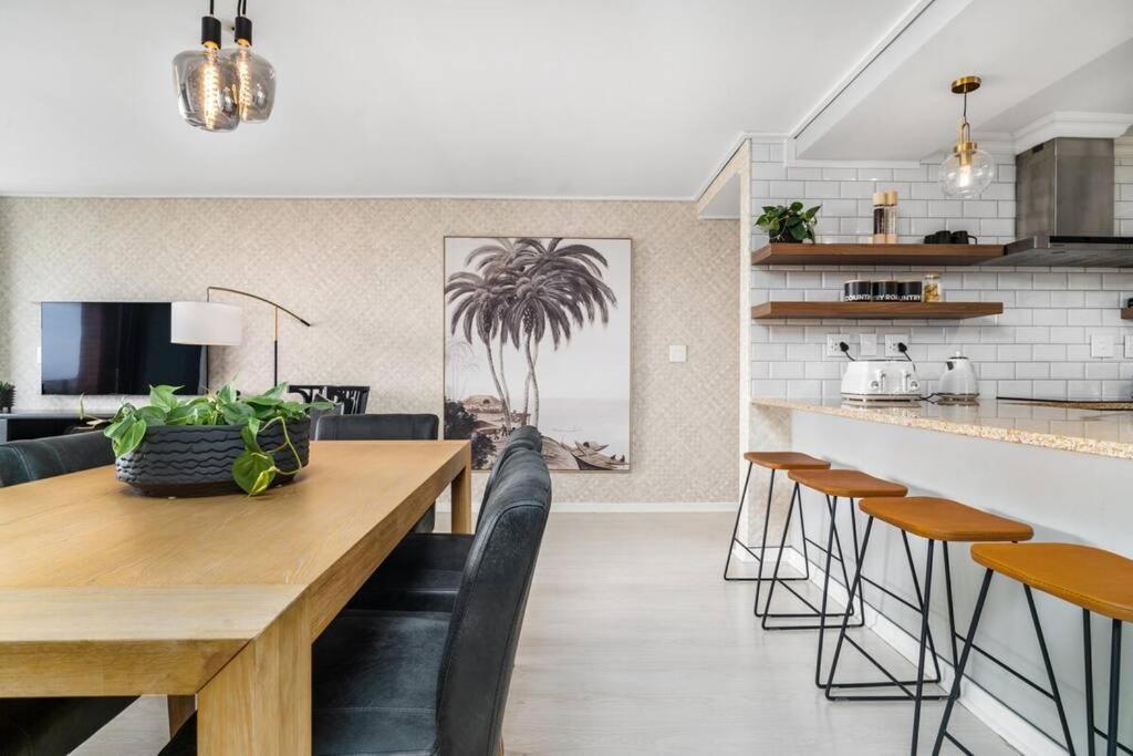 Styled Top Floor Apartment, With Back-Up Power 케이프타운 외부 사진