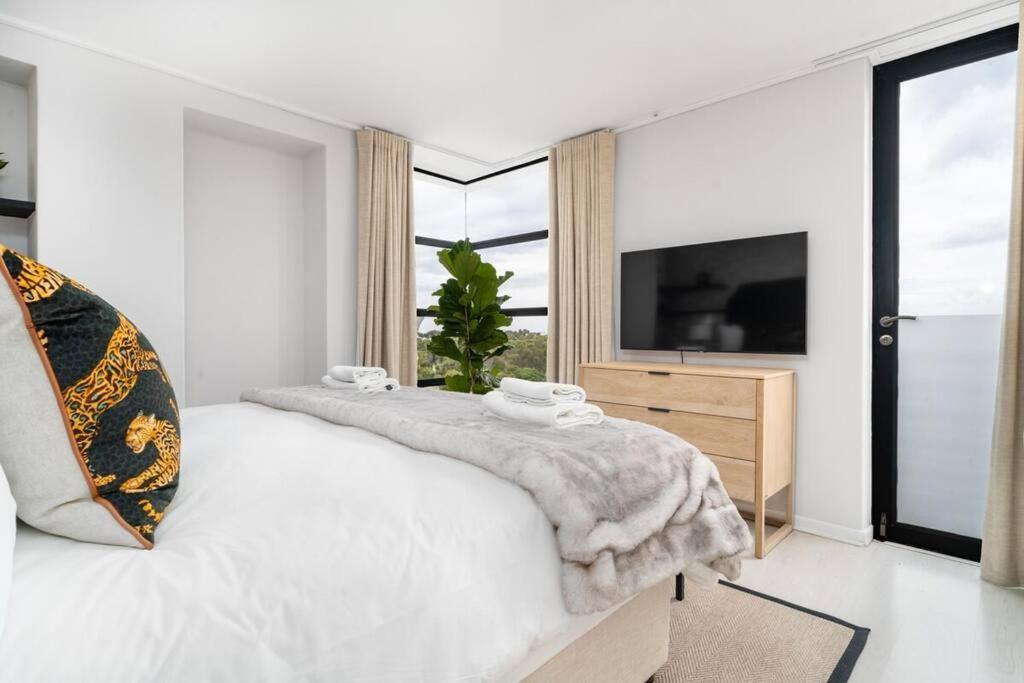 Styled Top Floor Apartment, With Back-Up Power 케이프타운 외부 사진