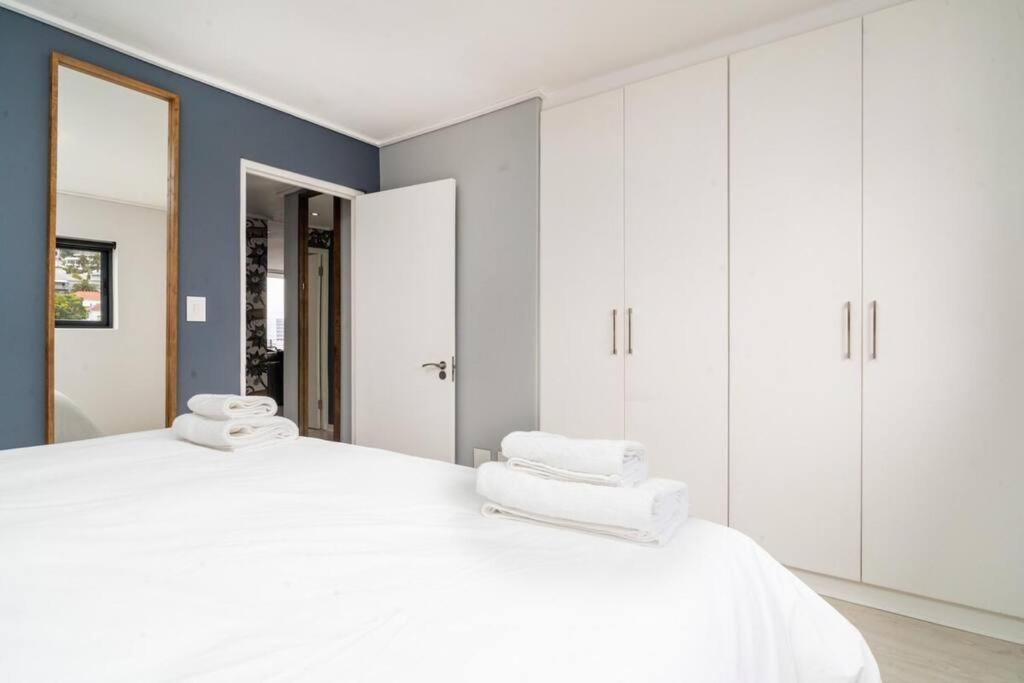 Styled Top Floor Apartment, With Back-Up Power 케이프타운 외부 사진